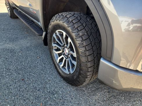 Used 2021 GMC Sierra 1500 AT4 w/ AT4 Premium Package AWD/4WD image 18