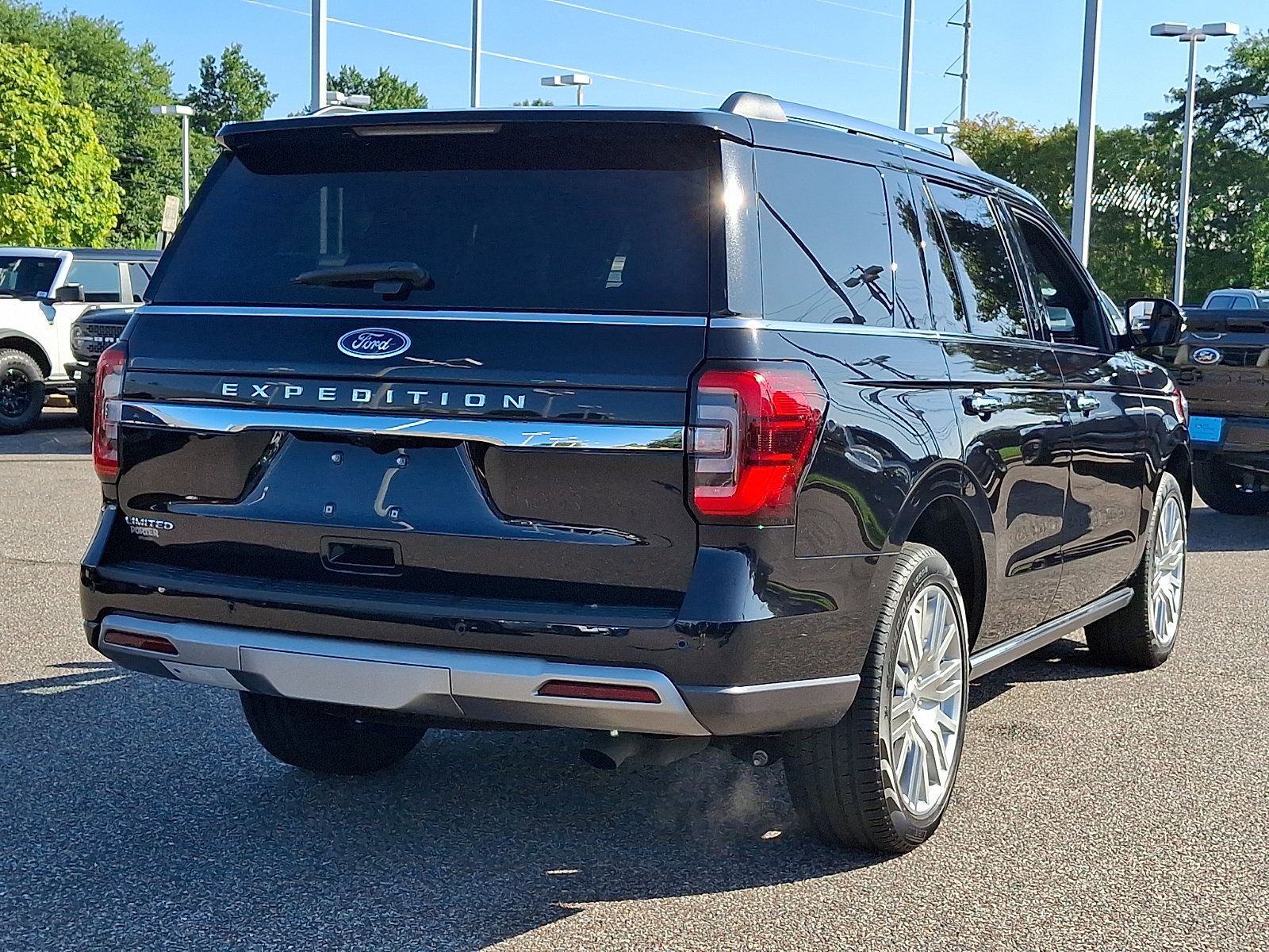 Used 2024 Ford Expedition Limited AWD/4WD image 10