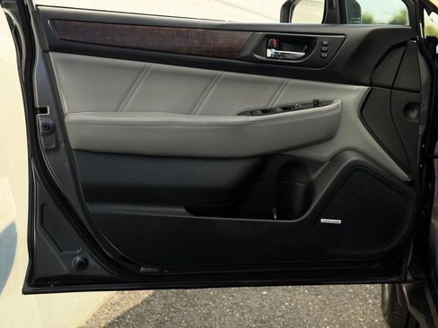 Used 2019 Subaru Outback 2.5i Limited w/ Popular Package #2 AWD/4WD image 11