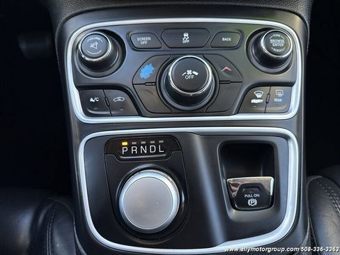 Used 2017 Chrysler 200 Limited Platinum image 20