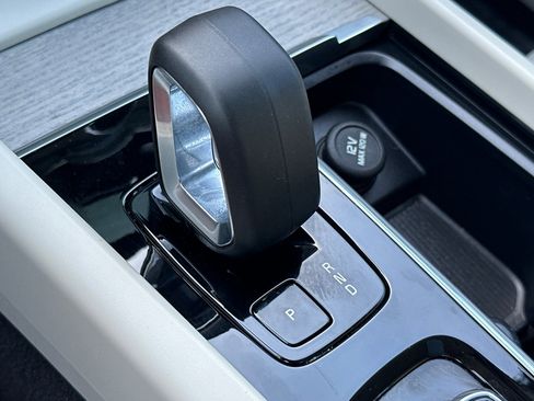 Certified 2023 Volvo XC60 B5 Plus w/ Protection Package Premier image 25