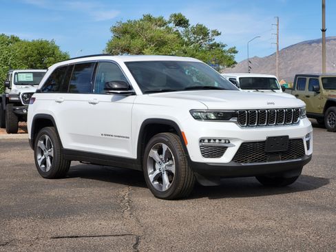 New 2025 Jeep Grand Cherokee Limited w/ Luxury Tech Group II AWD/4WD image 3