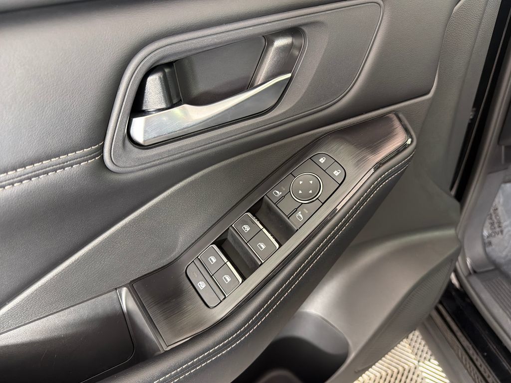 Used 2026 Nissan Rogue SL AWD/4WD image 18