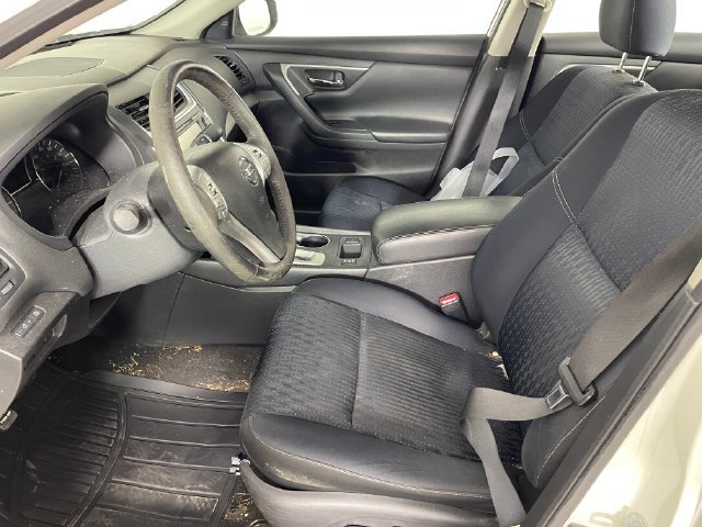 Used 2016 Nissan Altima 2.5 SV w/ Convenience Package FWD image 2