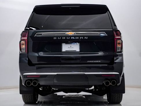 Used 2022 Chevrolet Suburban Premier w/ Premium Package AWD/4WD image 8