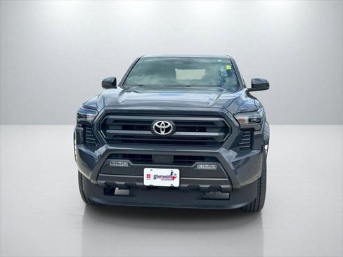 Certified 2025 Toyota Tacoma SR5 AWD/4WD image 2