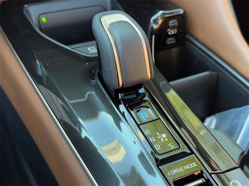 New 2025 Toyota Crown Signia image 23