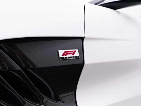 Used 2023 Aston Martin V8 Vantage Roadster image 25