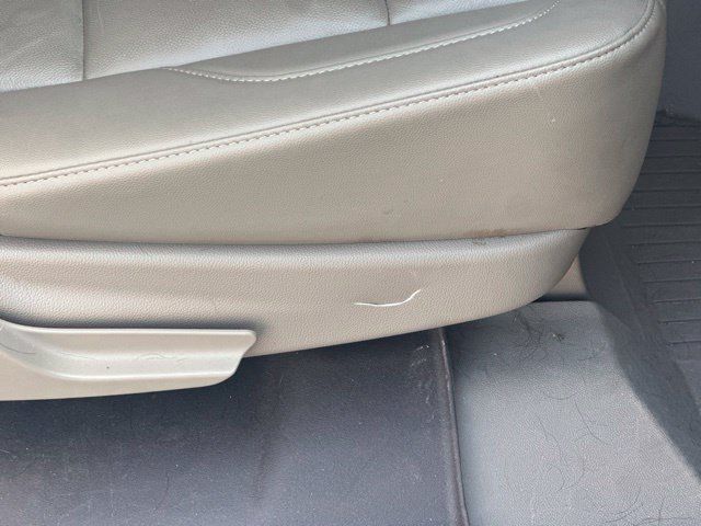 Used 2018 Chevrolet Suburban LT w/ Luxury Package AWD/4WD image 18
