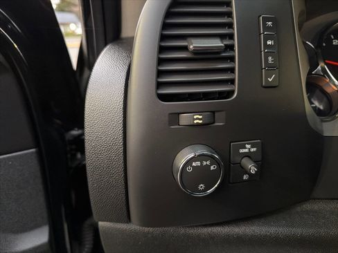 Used 2011 Chevrolet Silverado 2500 LT w/ Interior Plus Package image 26