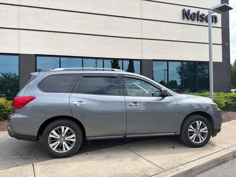 Used 2020 Nissan Pathfinder SL FWD image 3