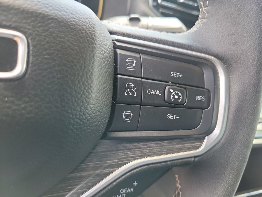 Used 2024 Jeep Wagoneer Series III AWD/4WD image 18
