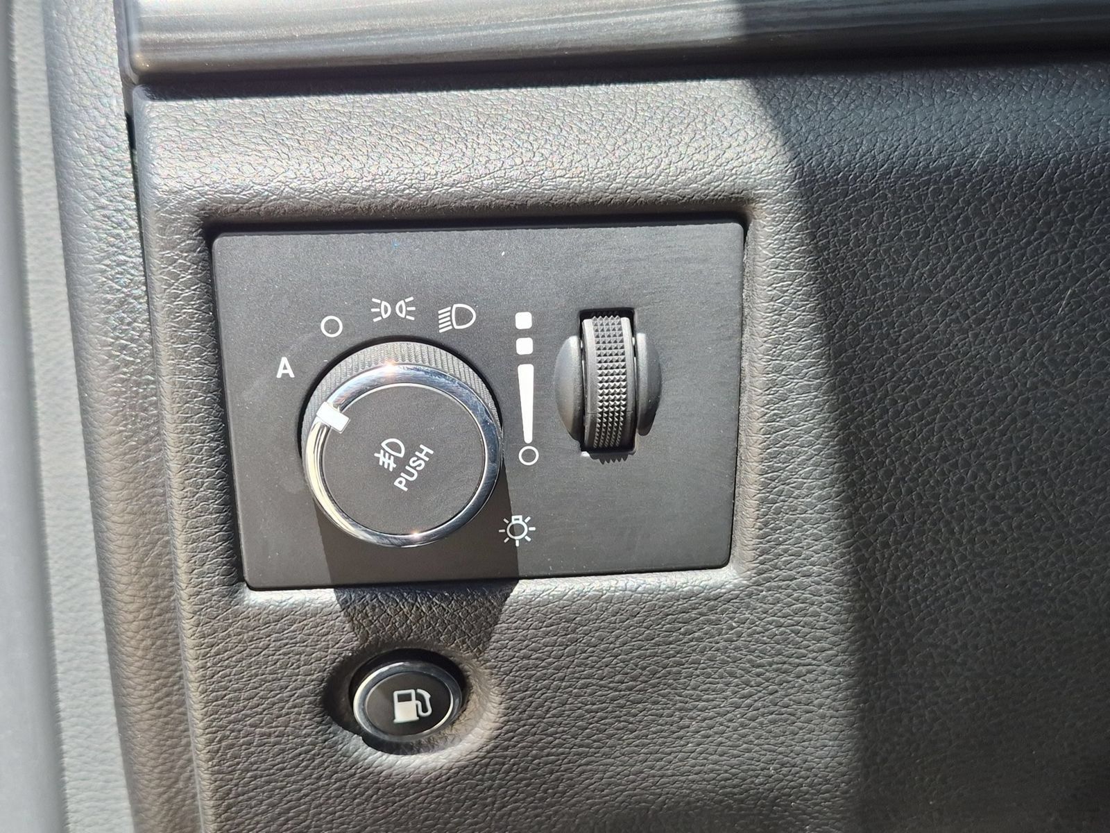 Used 2021 Jeep Grand Cherokee Laredo X AWD/4WD image 21