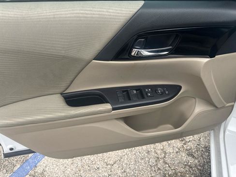 Used 2017 Honda Accord LX image 12