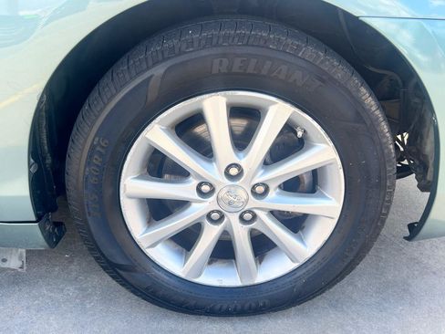 Used 2011 Toyota Camry XLE w/ XLE Extra-Value Pkg #2 FWD image 42