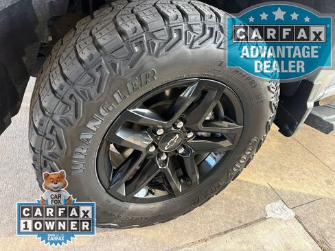 Used 2024 Chevrolet Silverado 1500 Custom Trail Boss w/ LPO, Dark Essentials Package AWD/4WD image 9