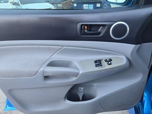 Used 2011 Toyota Tacoma X-Runner image 9