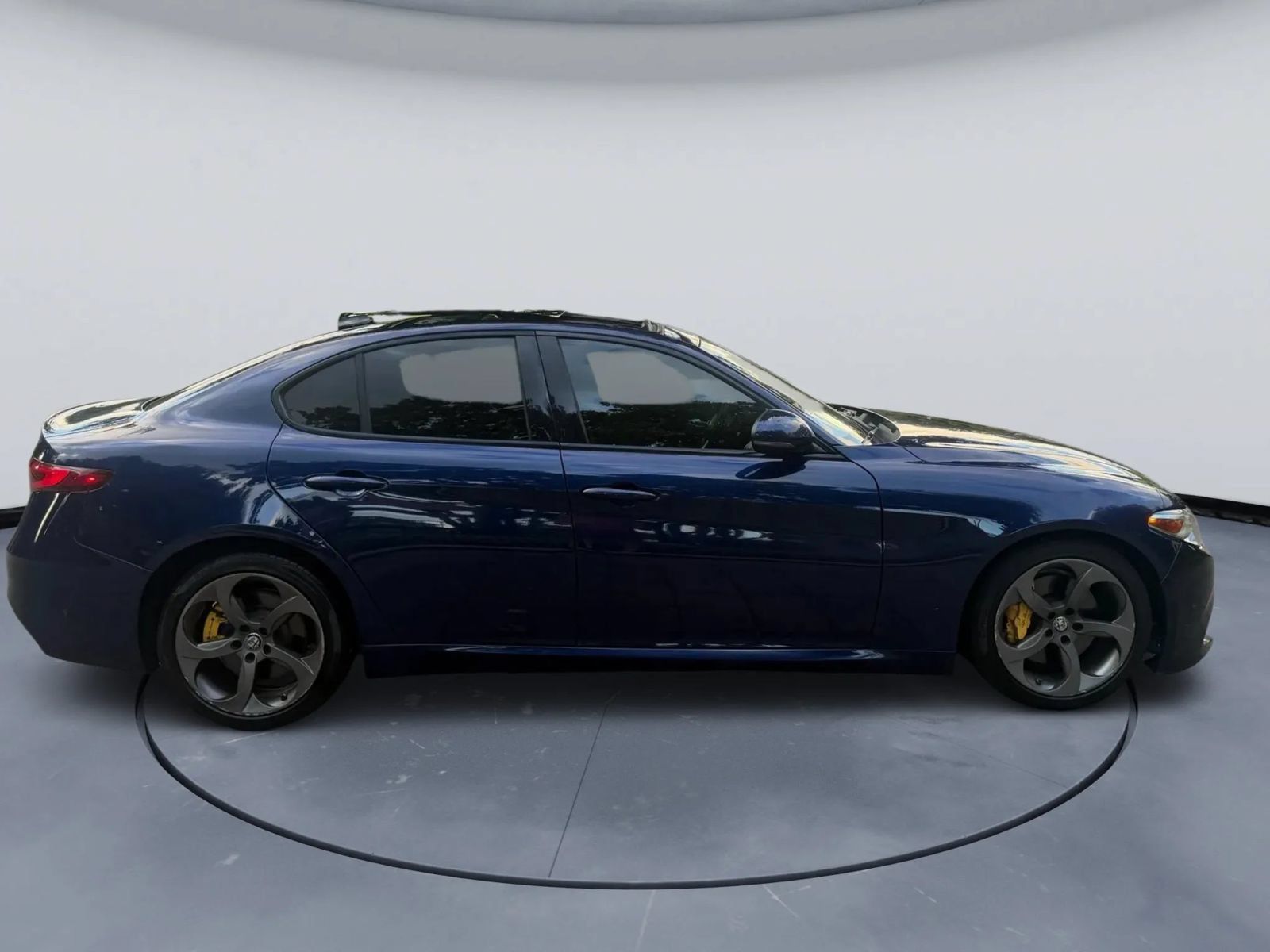 Used 2019 Alfa Romeo Giulia RWD image 6
