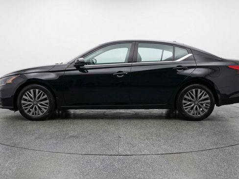 Used 2025 Nissan Altima 2.5 SV image 5
