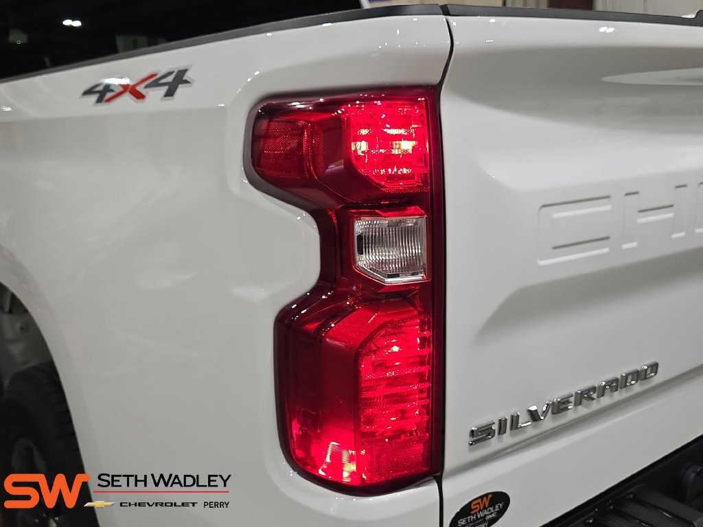Used 2026 Chevrolet Silverado 1500 LT AWD/4WD image 32