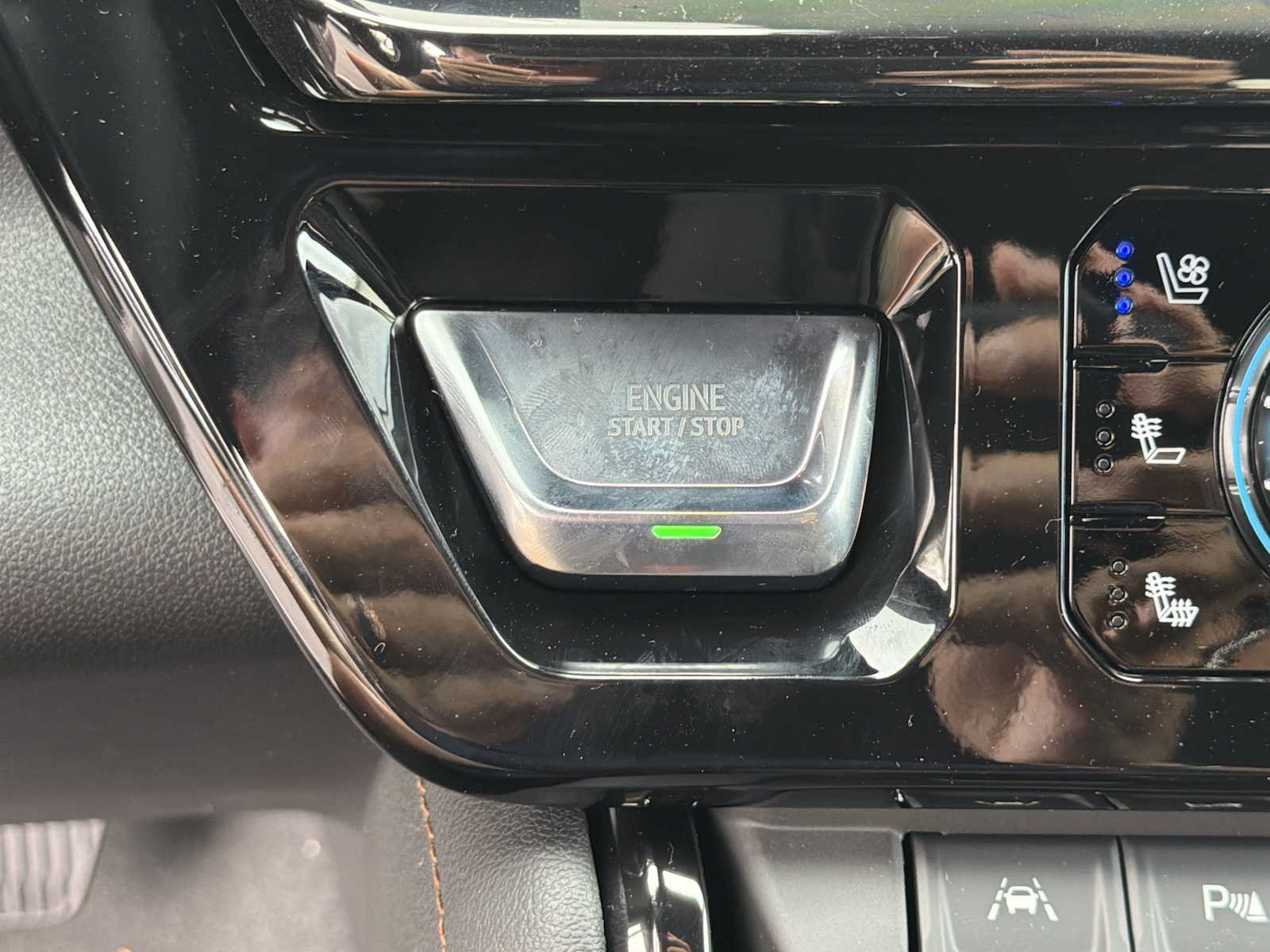 New 2026 GMC Sierra 1500 AT4 w/ AT4 Premium Package AWD/4WD image 9