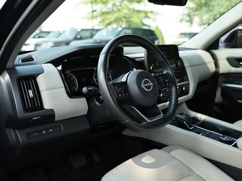Used 2023 Nissan Pathfinder SL w/ Black Appearance Package AWD/4WD image 20