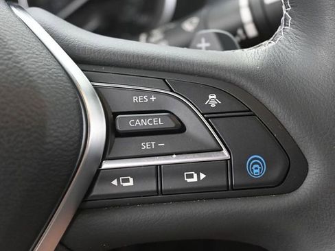 Used 2023 INFINITI QX50 Sensory image 16