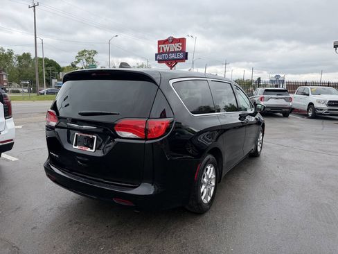 Used 2024 Chrysler Voyager LX FWD image 5