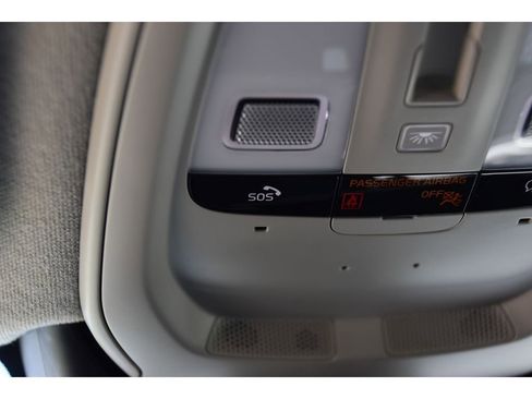 Certified 2025 Volvo XC40 B5 Plus w/ Protection Package Premier image 29