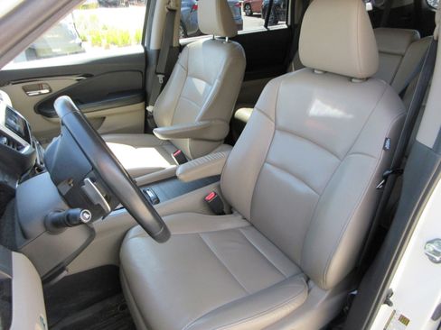 Used 2016 Honda Pilot Touring image 19