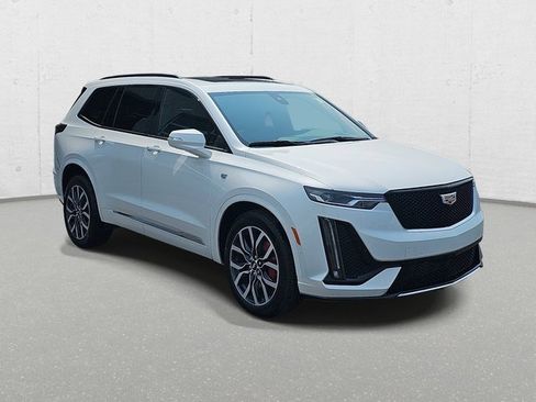 Used 2025 Cadillac XT6 Sport w/ Technology Package image 3
