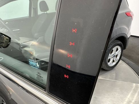 Used 2015 Ford Escape SE image 16