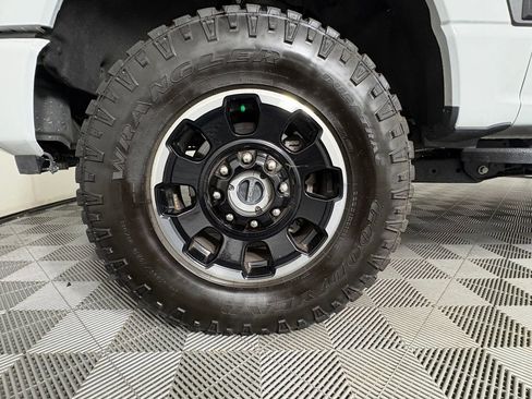 Certified 2025 Ford F350 Platinum w/ Tremor Off-Road Package AWD/4WD image 10