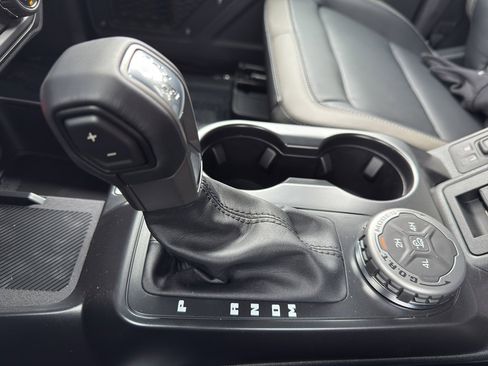 New 2025 Ford Bronco Outer Banks w/ Black Appearance Package image 28