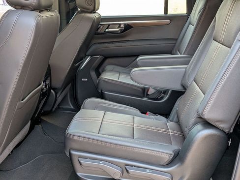 New 2026 Chevrolet Suburban High Country w/ Sun And Tow Package AWD/4WD image 21