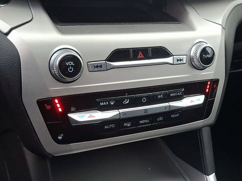 Used 2022 Ford Explorer XLT w/ Equipment Group 202A image 16