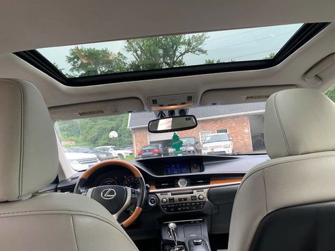 Used 2013 Lexus ES 300h image 25