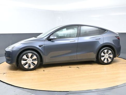 Used 2023 Tesla Model Y Long Range AWD/4WD image 5