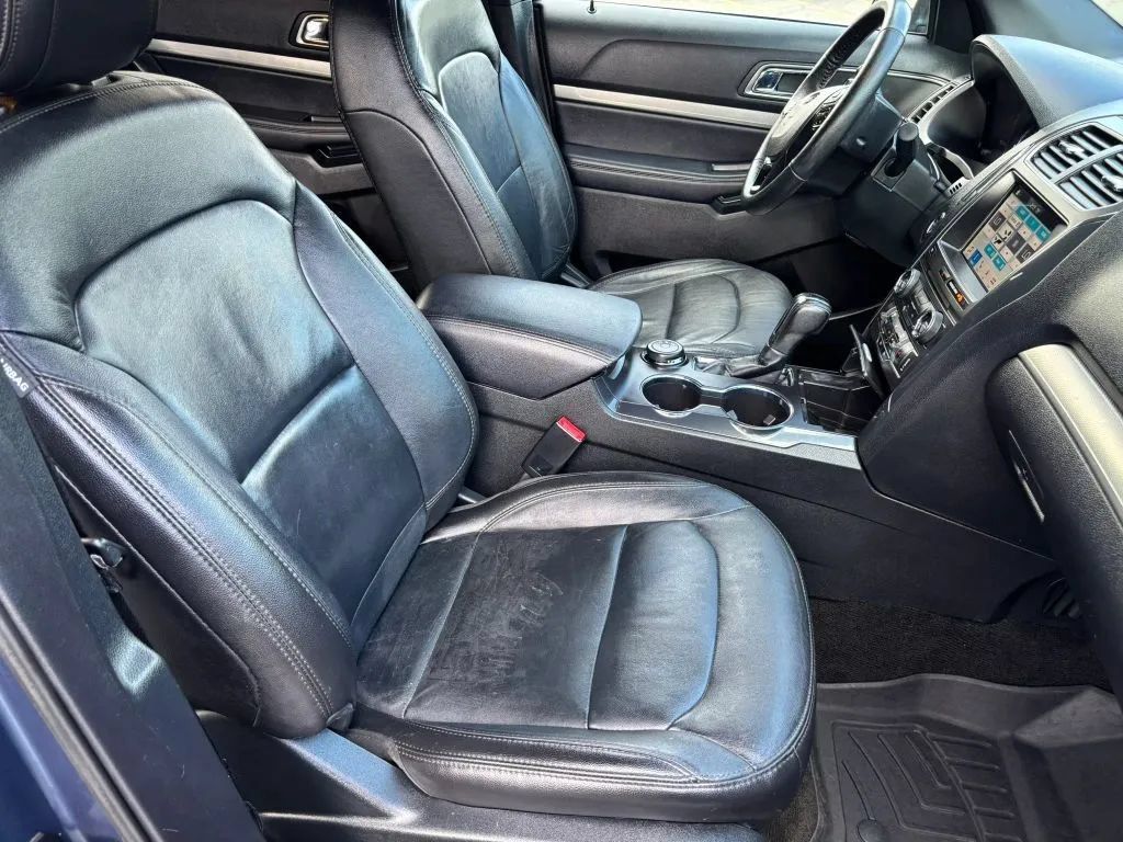 Used 2018 Ford Explorer XLT w/ Equipment Group 202A AWD/4WD image 20