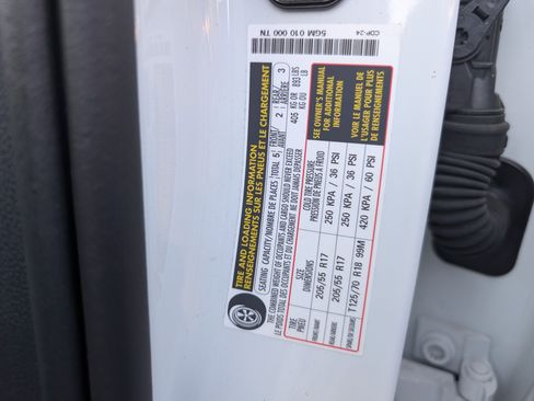 Used 2025 Volkswagen Jetta SE w/ Sunroof Package image 38