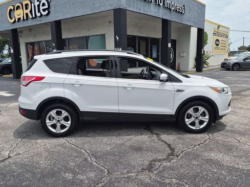 Used 2016 Ford Escape SE w/ Equipment Group 201A FWD image 4