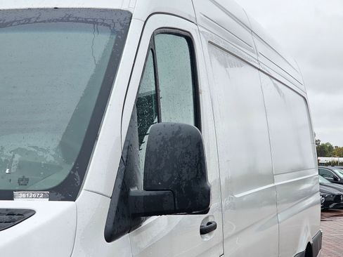 Used 2024 Mercedes-Benz Sprinter 2500 image 9