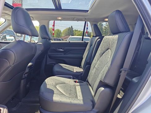 Used 2024 Toyota Grand Highlander AWD image 13