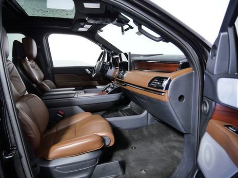 Used 2023 Lincoln Navigator L Reserve w/ Equipment Group 201A AWD/4WD image 11