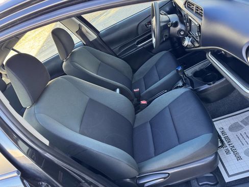 Used 2016 Toyota Prius C Two image 11