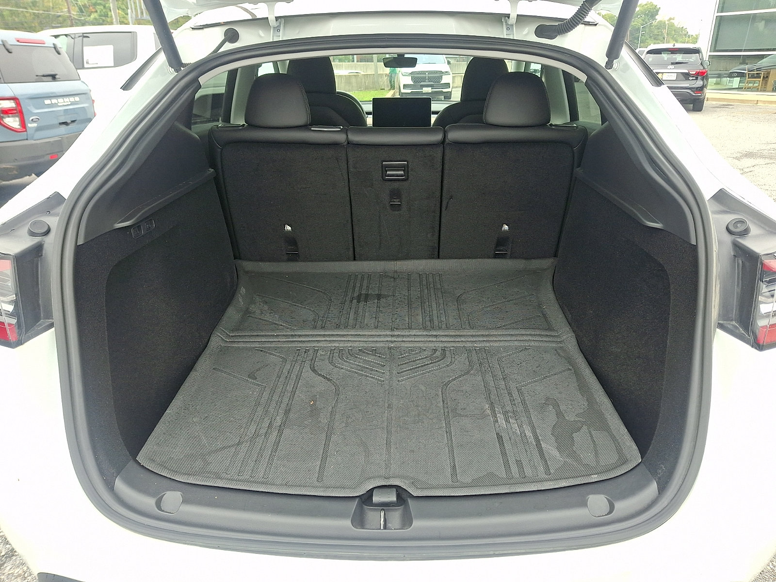 Used 2024 Tesla Model Y Long Range RWD image 29