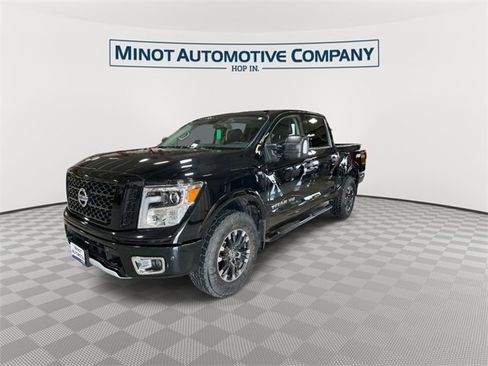 Used 2019 Nissan Titan PRO-4X w/ Pro-4x Convenience Package image 4