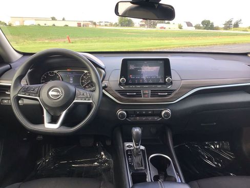 Used 2024 Nissan Altima 2.5 SV FWD image 22