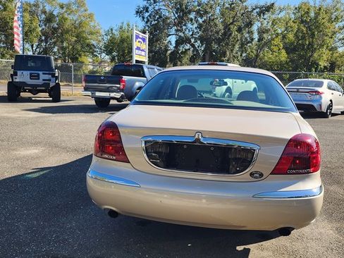 Used 2001 Lincoln Continental image 16