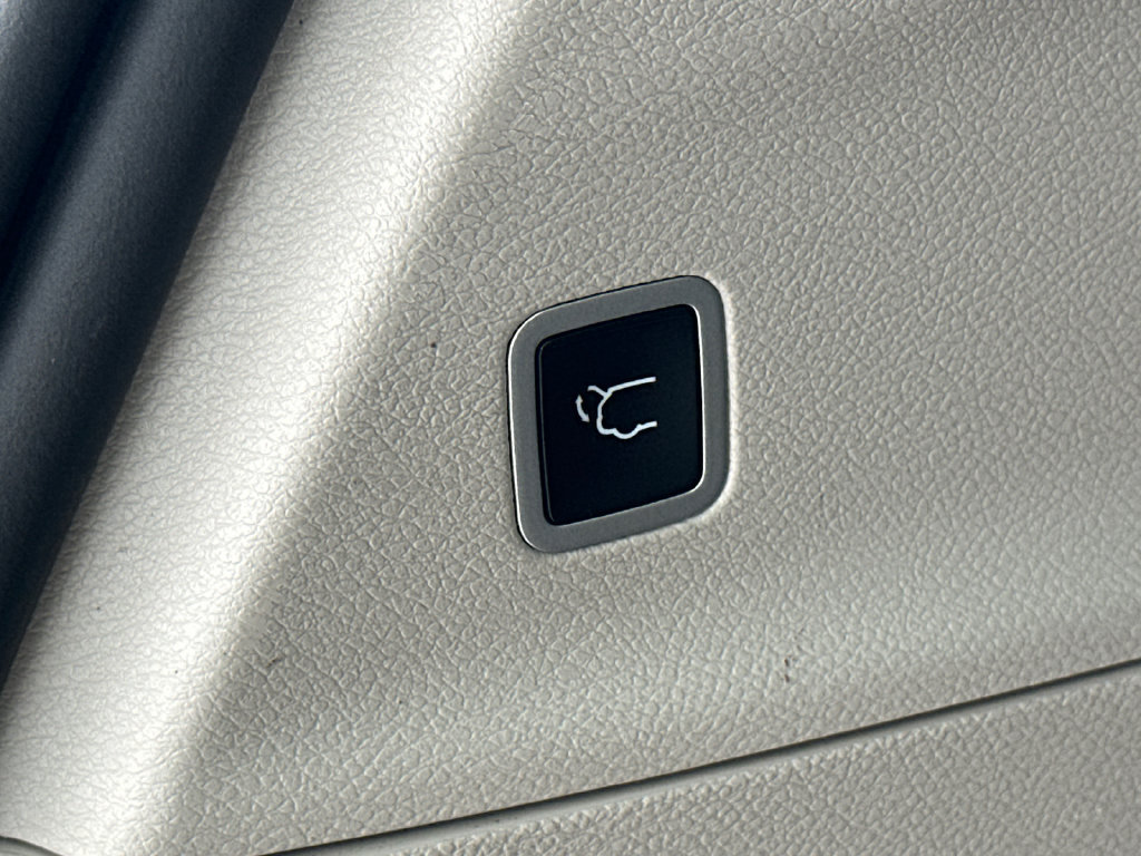 Used 2024 Chrysler Pacifica Limited FWD image 18